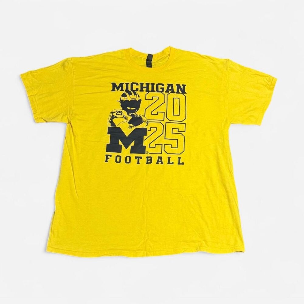 GildanMichigan Wolverines 2025 Football XL (width 22in, length 27in) T-shirt